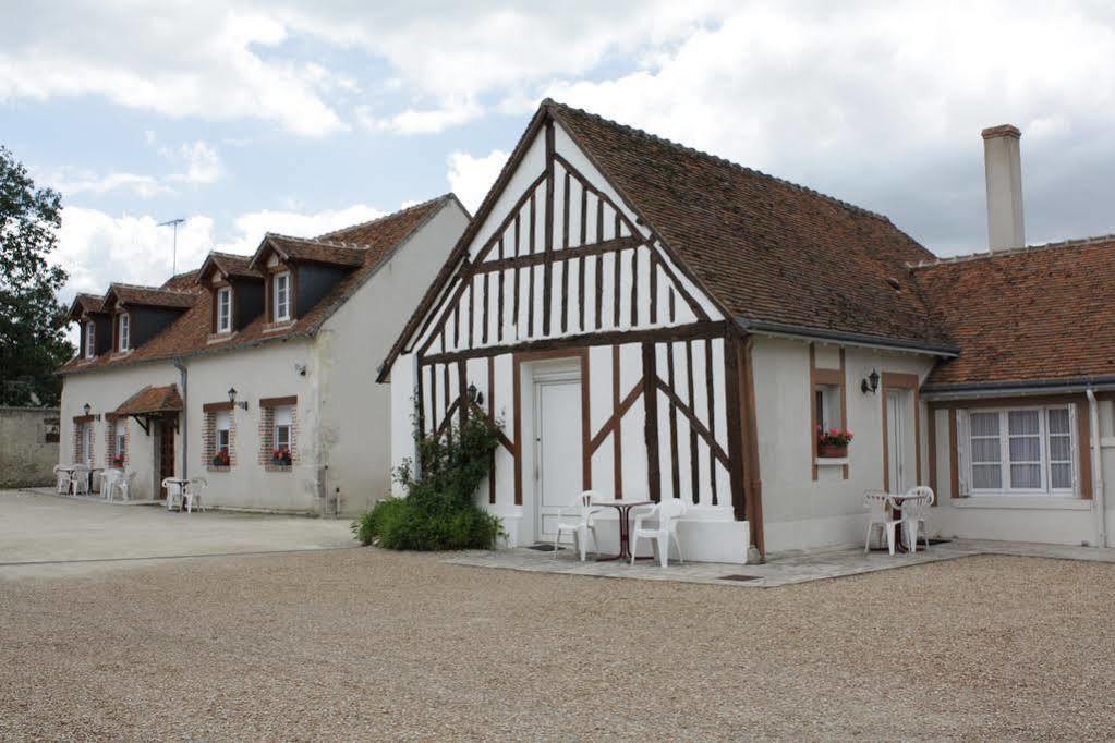 Logis Hotel Du Cygne Bracieux Exterior photo