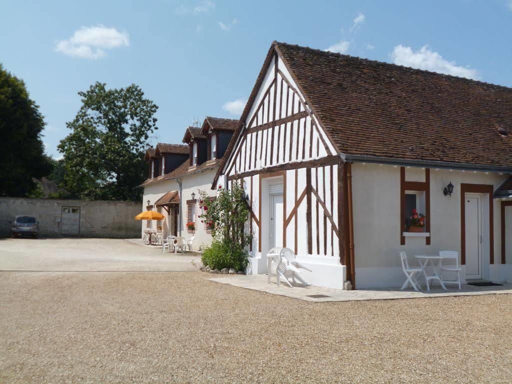 Logis Hotel Du Cygne Bracieux Exterior photo